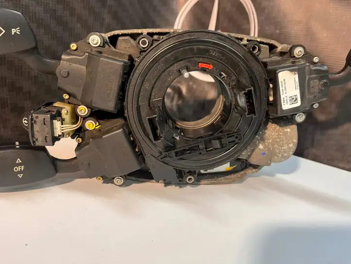 BMW 5 E60 E61 (2004 - 2010) 6911515 Датчик угла поворота руля — фото 3