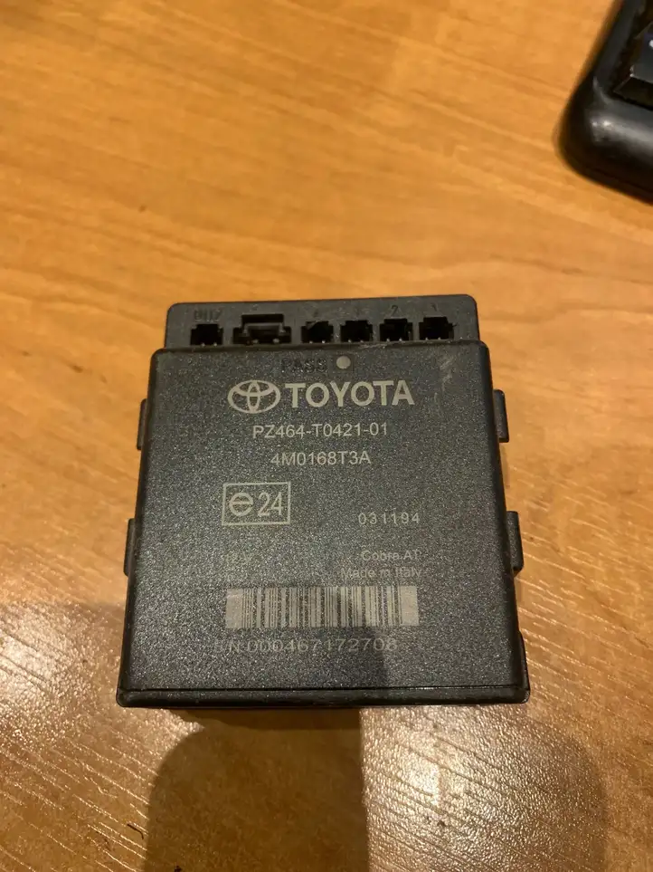 Toyota Corolla Verso AR10 (2004 - 2009) PZ464T042101 Блок управления парктрониками — фото 2