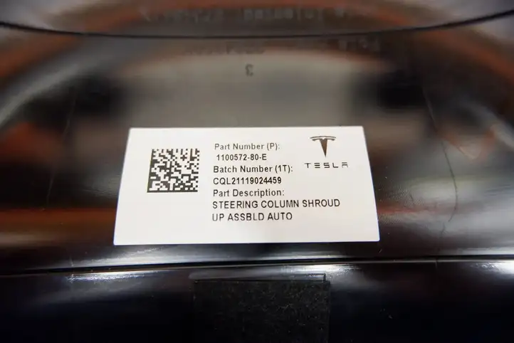Tesla Model 3 (2017 - 2023) 109928480E Обшивка рулевой колонки — фото 7