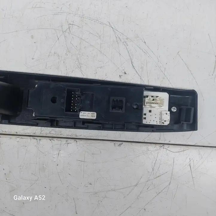 Mazda 5 (2005 - 2010) CD8966350 Кнопка стеклоподъемников — фото 2