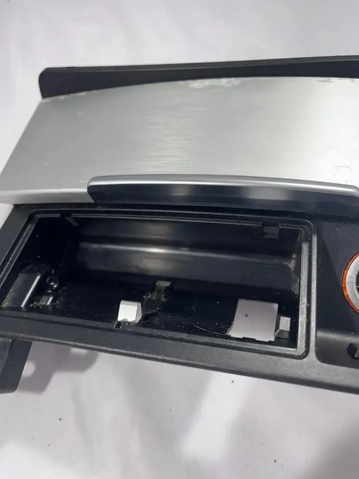 Audi Q7 4L (2005 - 2009) 81471 Пепельница — фото 7