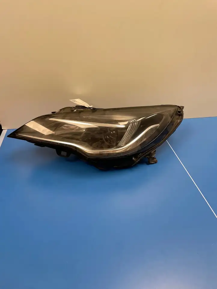 Opel Astra K (2015 - 2020) 662588537 Передняя противотуманная фара — фото 1