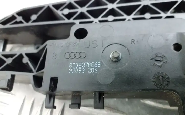Audi A5 8T 8F (2007 - 2011) 8T0837886B Крепление наружной ручки передней двери — фото 4