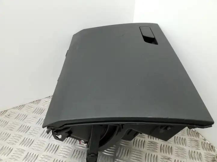 Seat Leon (5F) (2012 - 2019) 5F1857095G Бардачок в сборе — фото 8