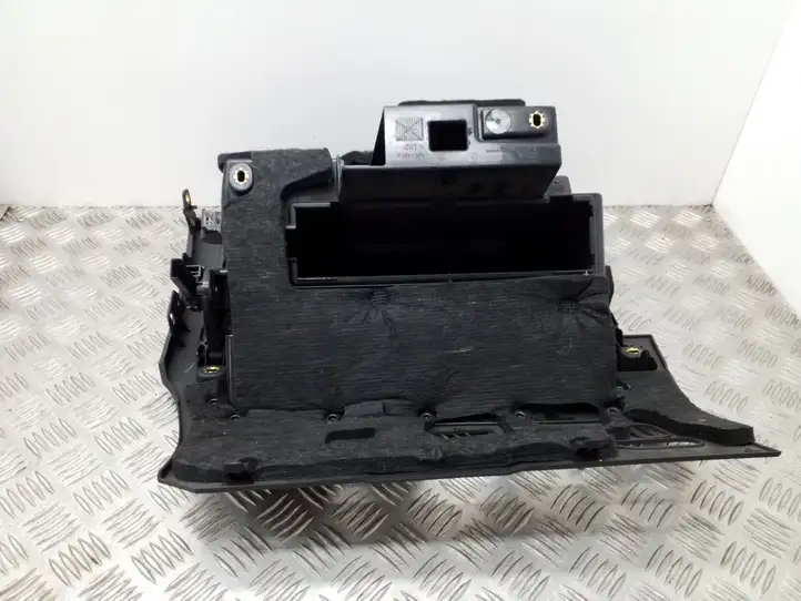 Audi A3/S3 8V (2012 - 2016) 8V1857035B Бардачок в сборе — фото 7