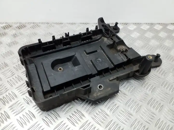 Volkswagen PASSAT B7 (2011 - 2014) 1K0915333H Площадка аккумулятора — фото 1