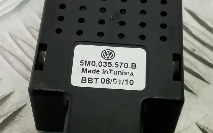 Volkswagen Golf Plus (2008 - 2014) 5M0035570B Усилитель антенны — фото 2
