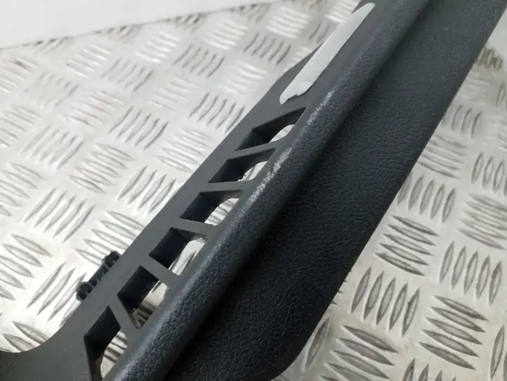 Skoda Superb B6 (3T) (2008 - 2015) 3T5867762B Держатель шторки — фото 3