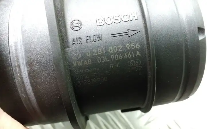 Volkswagen PASSAT B7 (2011 - 2014) 03L906461A Датчик массового расхода воздуха — фото 4
