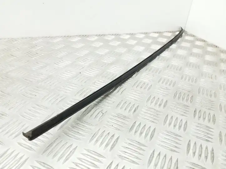 Volkswagen PASSAT B7 (2011 - 2014) 3C0854327B Накладка стоек лобового стекла — фото 4