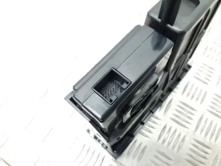 Volkswagen PASSAT B7 (2011 - 2014) 5N0035342E Контроллер мультимедийной системы — фото 2