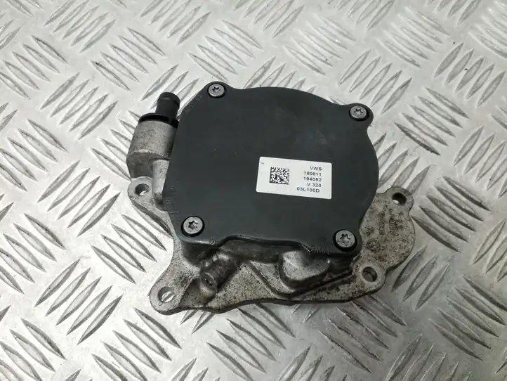 Volkswagen Jetta VI (2011 - 2018) 03L100D Вакуумный насос — фото 1