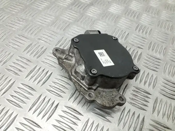 Volkswagen Jetta VI (2011 - 2018) 03L100D Вакуумный насос — фото 2
