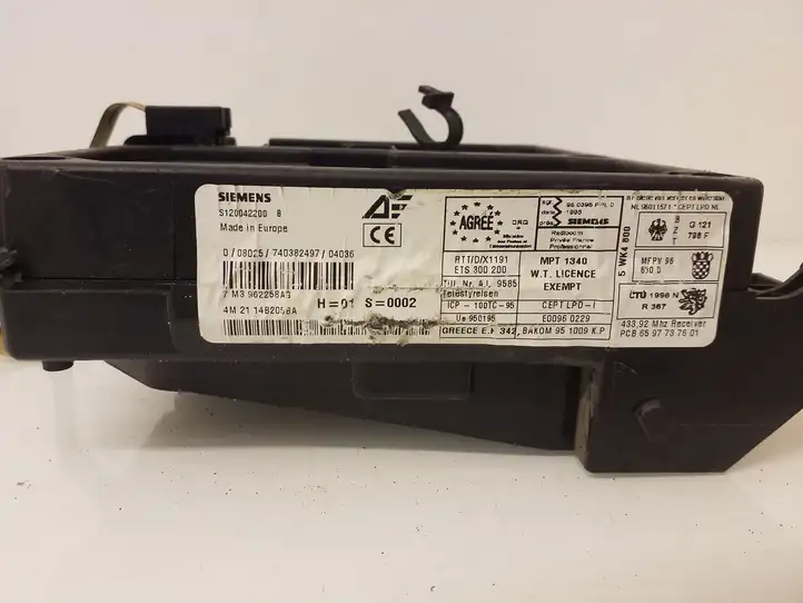 Ford Galaxy (2000 - 2006) S120042200B Блок предохранителей — фото 3