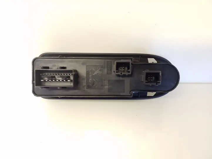 Peugeot 508 (2014 - 2018) 98026370 Блок кнопок стеклоподъемников — фото 2