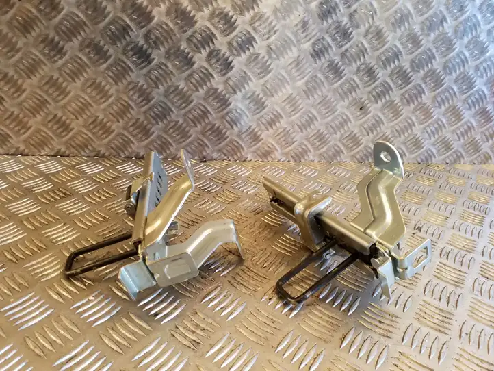 Subaru Outback (BS) (2014 - 2019) Замок спинки сиденья — фото 4