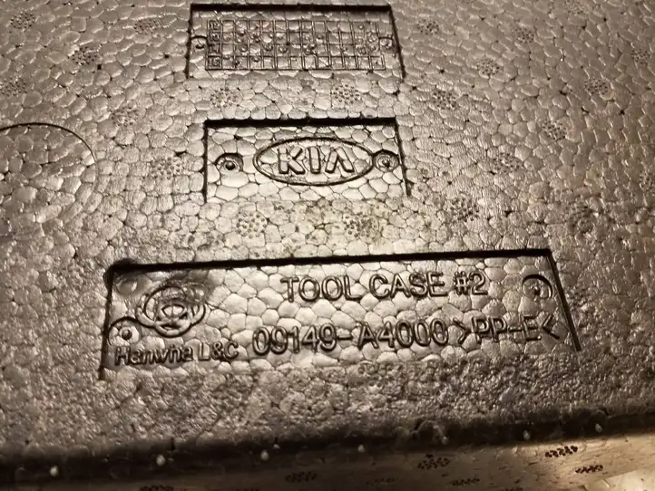 Kia Carens III (2013 - ) 09149A4000 Прочая отделка багажника — фото 2