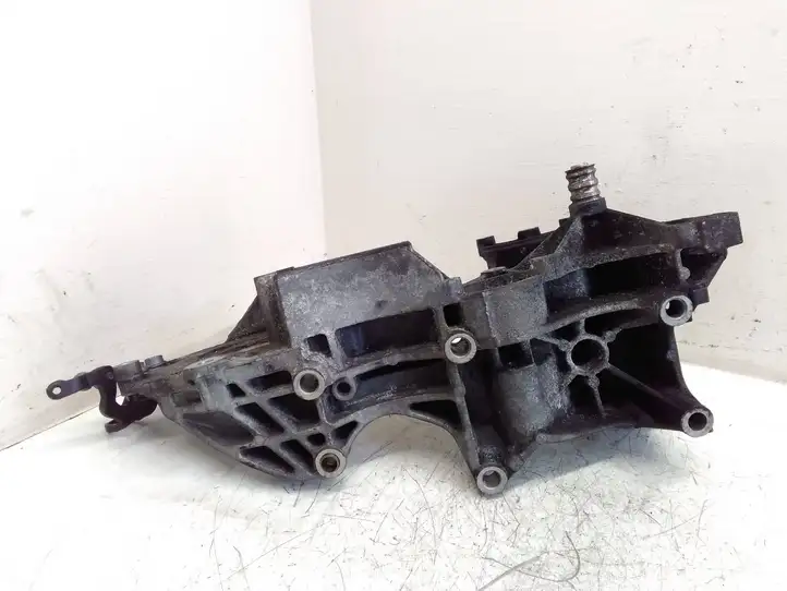 Audi A4 S4 B8 8K (2007 - 2011) 03L903139H Кронштейн генератора — фото 6