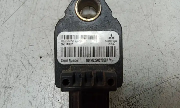 Mitsubishi Outlander (2007 - 2012) 8651A002 Датчик удара SRS — фото 3