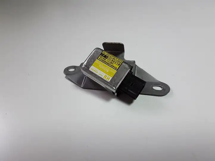 Toyota Land Cruiser (J120) (2002 - 2009) 8983060020 Датчик удара SRS — фото 1