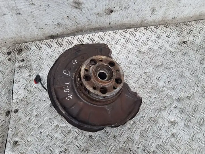 Mercedes-Benz C W204 (2007 - 2014)  A2045400317 Ступица