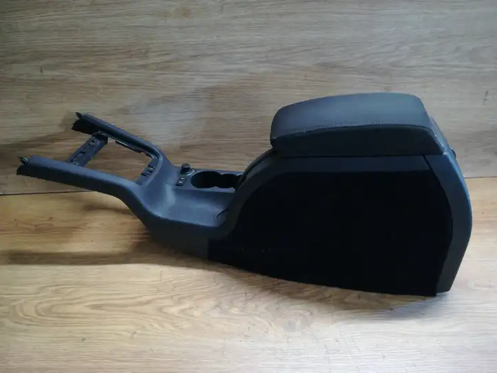 Skoda Octavia Mk2 (1Z) (2004 - 2013)  320010111363501 Другая деталь салона