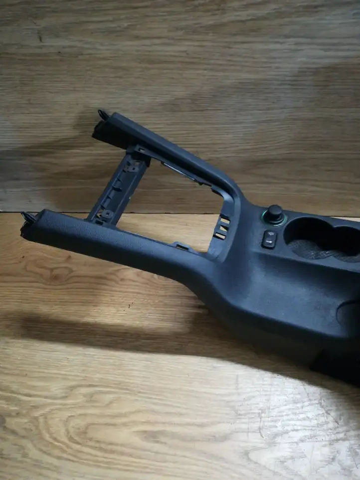 Skoda Octavia Mk2 (1Z) (2004 - 2013)  320010111363501 Другая деталь салона