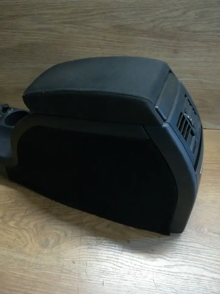 Skoda Octavia Mk2 (1Z) (2004 - 2013)  320010111363501 Другая деталь салона