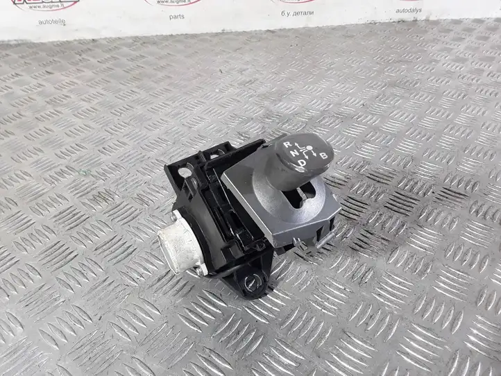 Toyota Prius (XW20) (2003 - 2009)   Рычаг переключения передач