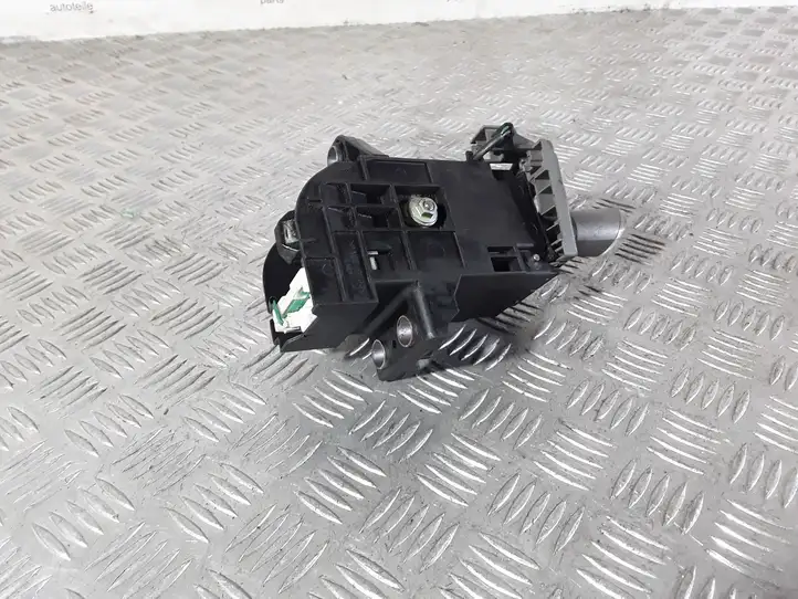 Toyota Prius (XW20) (2003 - 2009)   Рычаг переключения передач