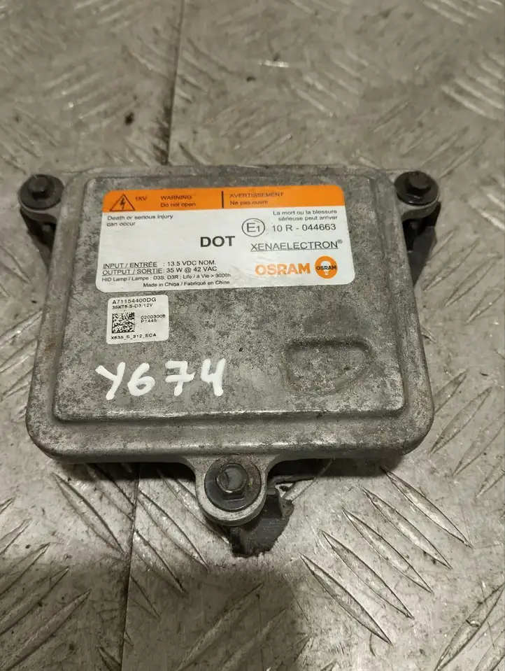 Tesla (2015 - 2019) A71154400DG Блок розжига ксенона — фото 1