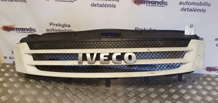 Iveco Daily Daily 35 - 40.10 (2001 - 2016) 3802801 Передняя решетка — фото 1
