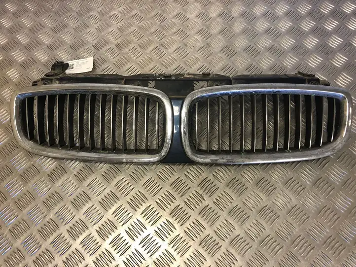 BMW 7 E65 E66 (2001 - 2008) 511370377279 Верхняя решетка радиатора — фото 1