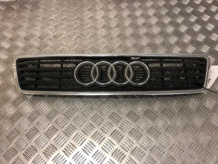 Audi A6 (1997 - 2001)  4B0853651A Верхняя решётка