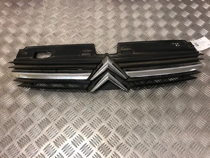 Citroen C5 (2001 - 2004)  28857M Верхняя решётка