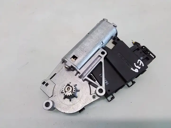 BMW 5 E39 (1996 - 2003) 676183814809 Мотор привода люка — фото 1