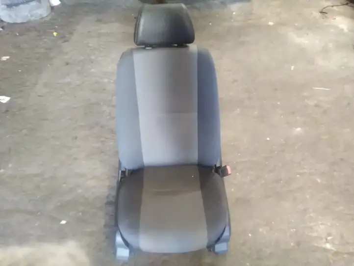 Volkswagen Crafter (2006 - 2016) Переднее сиденье пассажира — фото 1