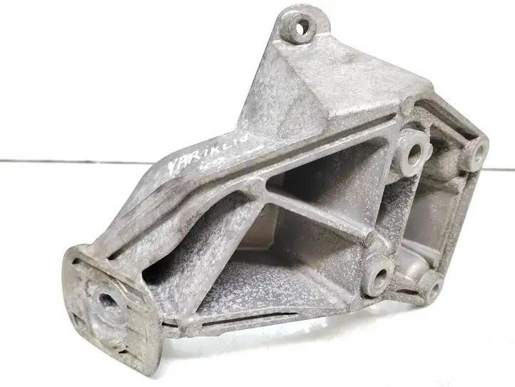 BMW 5 E60 E61 (2004 - 2010) 6774181 Кронштейн двигателя — фото 2