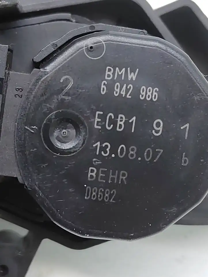 BMW 5 E60 E61 (2004 - 2010) 6942986 Двигатель задвижки потока воздуха — фото 4