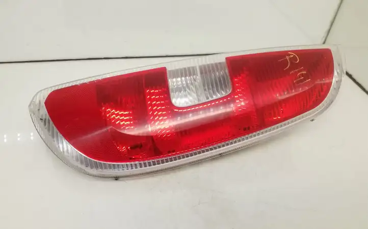 Skoda Roomster (5J) (2010 - 2015) 5J7945096 Задний фонарь в кузове — фото 1