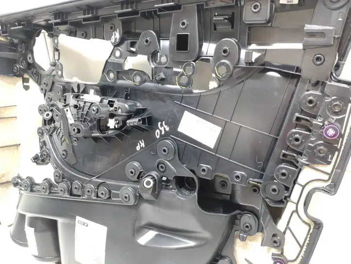 Mercedes-Benz EQC (2018 - ) A1678202701 Обшивка передней двери — фото 2