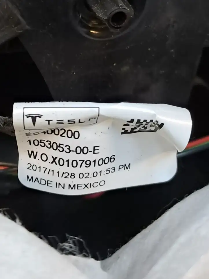 Tesla Model X (2015 - 2021) Обшивка передней двери — фото 9