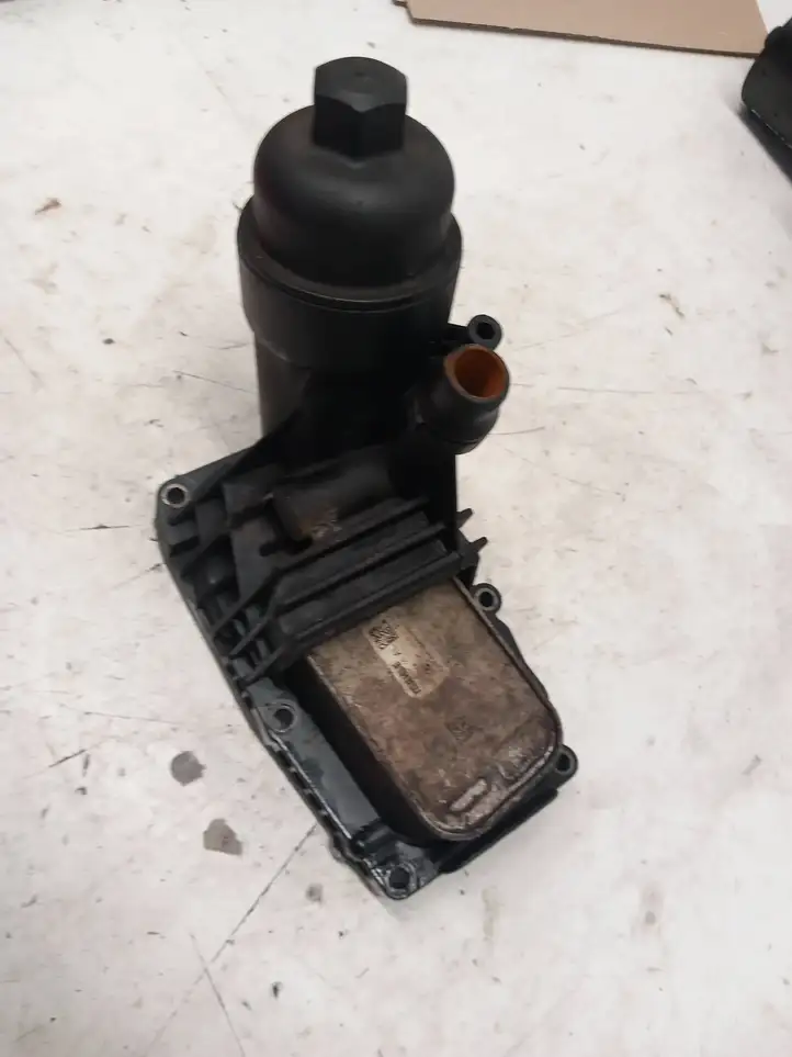 BMW 3 F30 F35 F31 (2012 - 2018) 70377354 Кронштейн масляного фильтра — фото 1