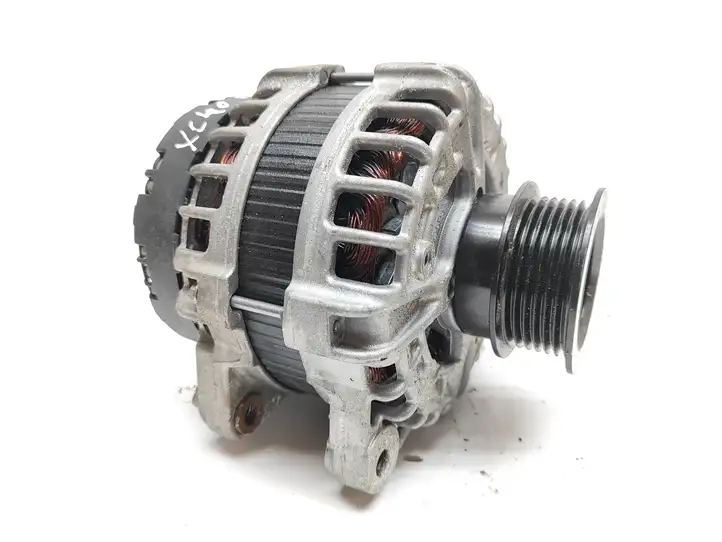 Volvo XC40 (2017 - ) 30659580 Генератор — фото 1
