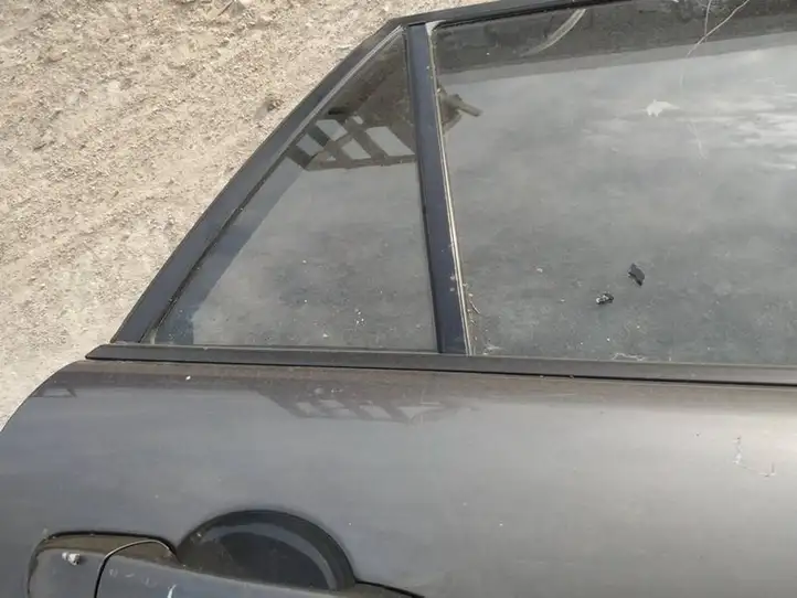 Mazda 6 (2005 - 2007) Накладка стекла задней двери — фото 3