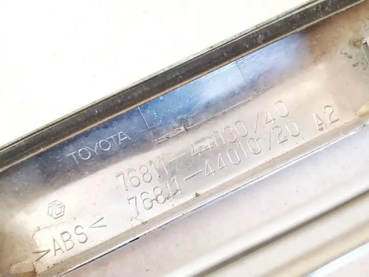 Toyota Avensis Verso (2001 - 2004) 7681144030 Подсветка номера — фото 3