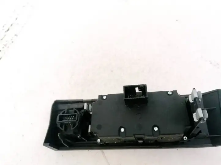 BMW 5 E60 E61 (2004 - 2010) 6953737 Включатель фонарей — фото 2