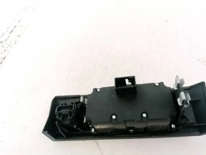 BMW 5 E60 E61 (2004 - 2010) 6953737 Включатель фонарей — фото 3