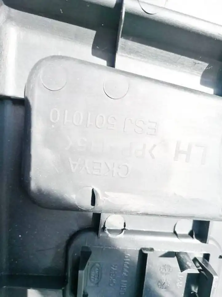 Land Rover Discovery 3 - LR3 (2004 - 2009) ESJ501010 Вещевой ящик — фото 3