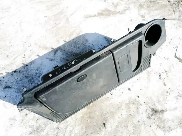 Land Rover Discovery 3 - LR3 (2004 - 2009) ESJ501000 Вещевой ящик — фото 1